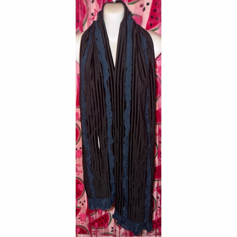 💙 Floral Velvet Scarf with Ruffles - Picture 4 of 8